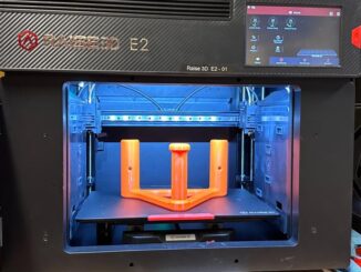 3D Druckteil liegt in einem 3D-Drucker